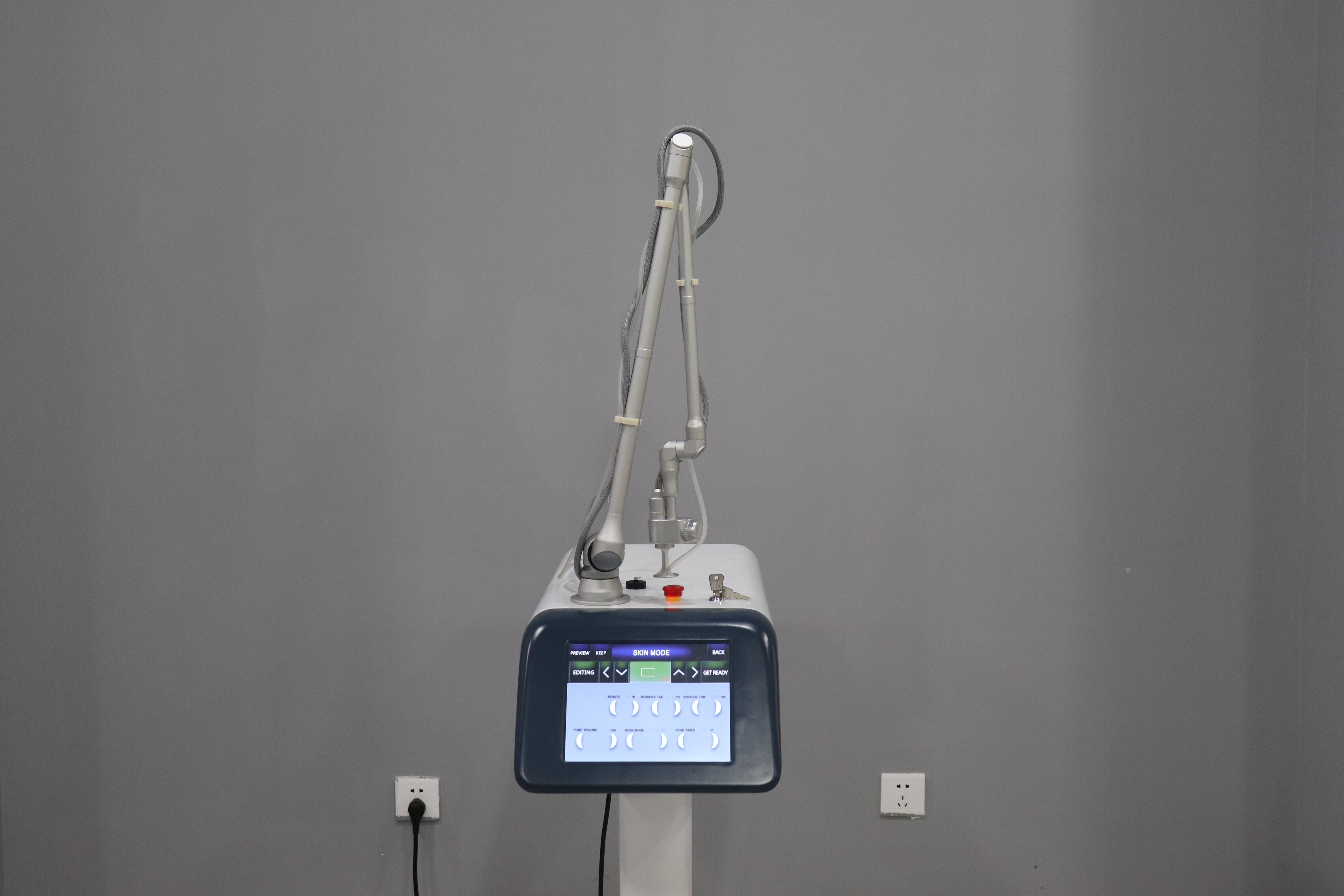 2700W Picosecond Laser Machine For Tattoo Removal / Skin Tightening