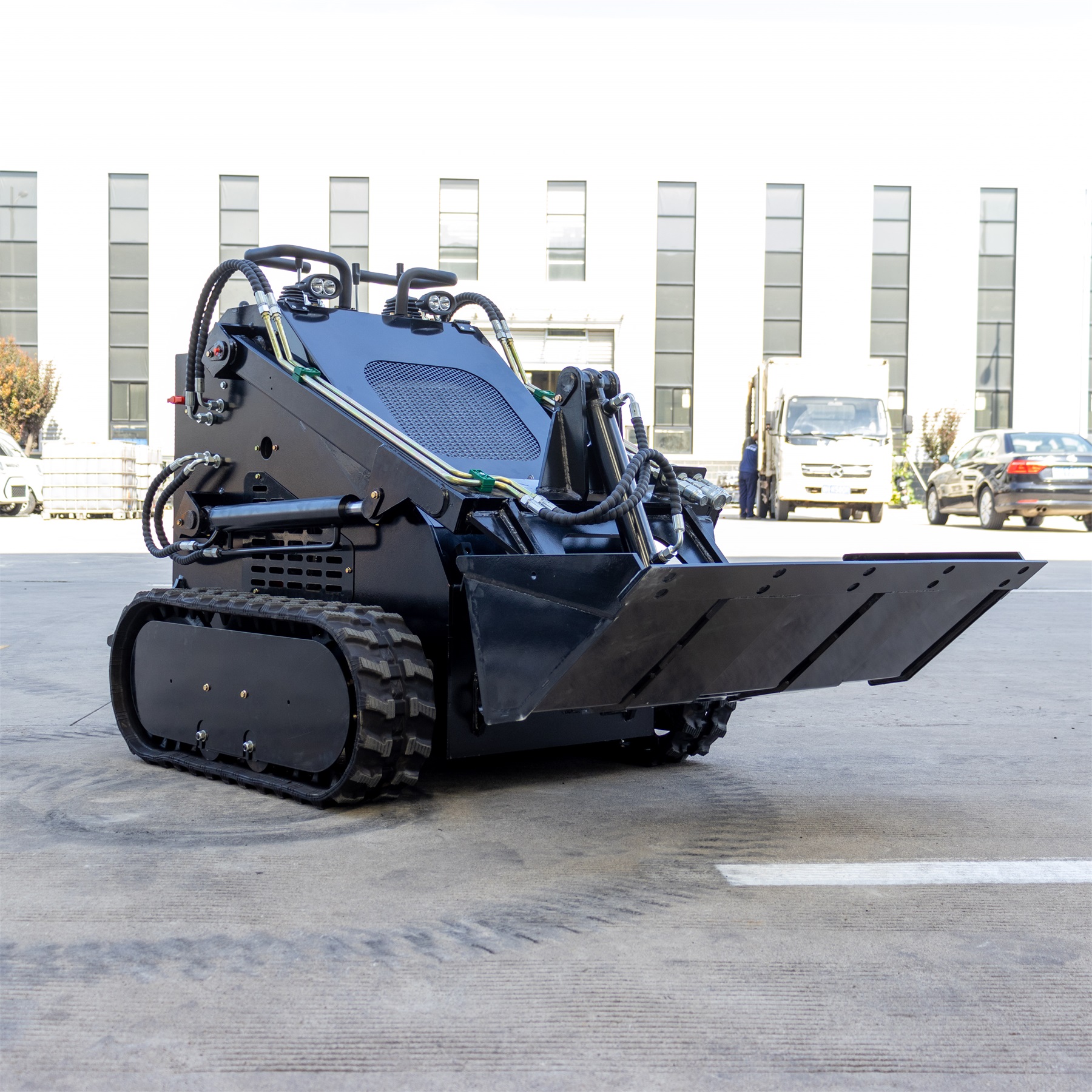 2800kg Capacity Mini Skid Steer Loader with Hydraulic Control System and Versatility