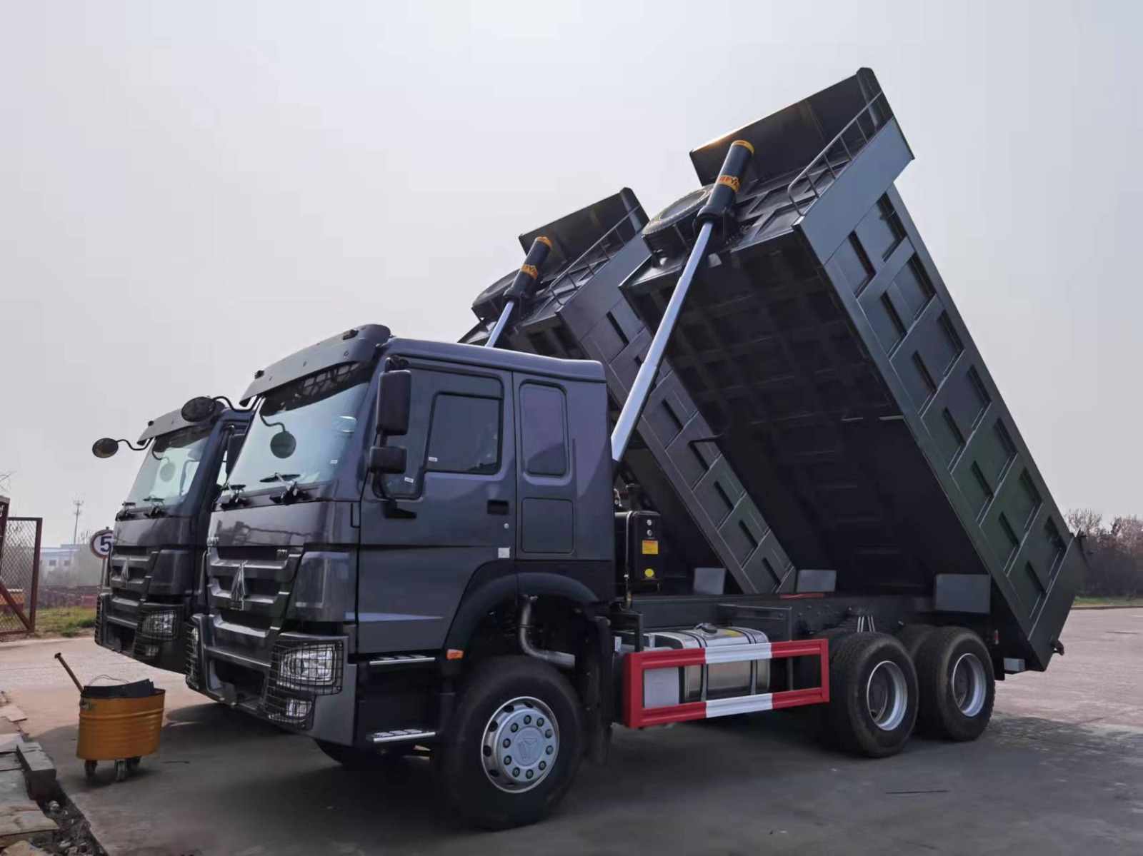 10 Tire Sinotruk HOWO 6*4 Used 371HP Tipper Dump Truck for Stone Sand Transport