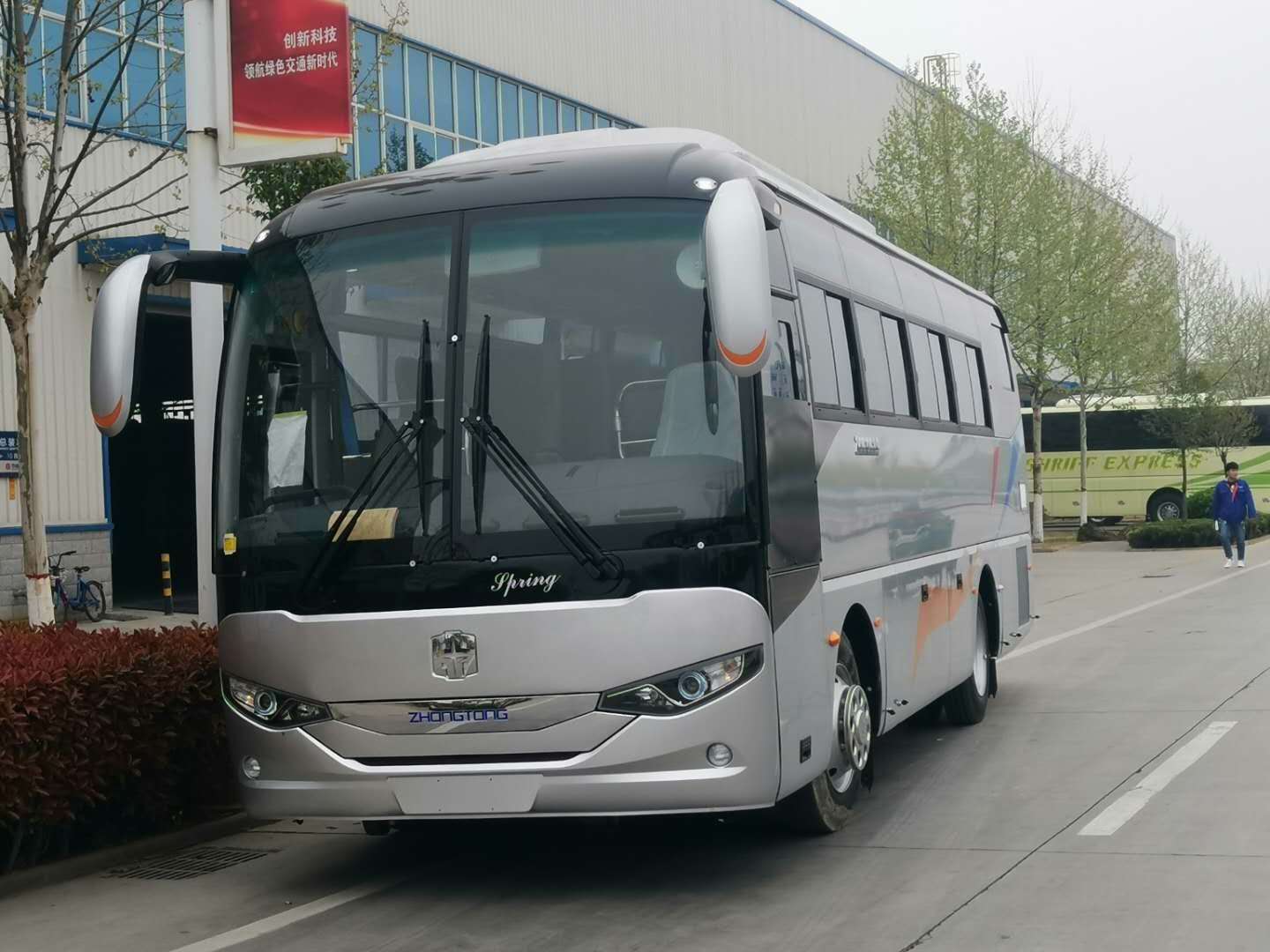 16-30 Seats Luxury Diesel Coach Bus Good Condition Used Bus with 4-6L Engine Capacity