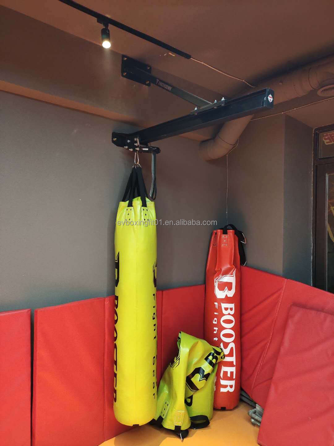 Single Wall Mount Boxing Bag Hanger Heavy Duty Punching Bag Mounting Bracket