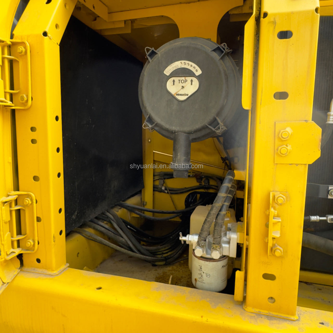 Excavating 22 tons of durable hydraulic track type PC Komatsu 220 second-hand excavator at a low price and selling well