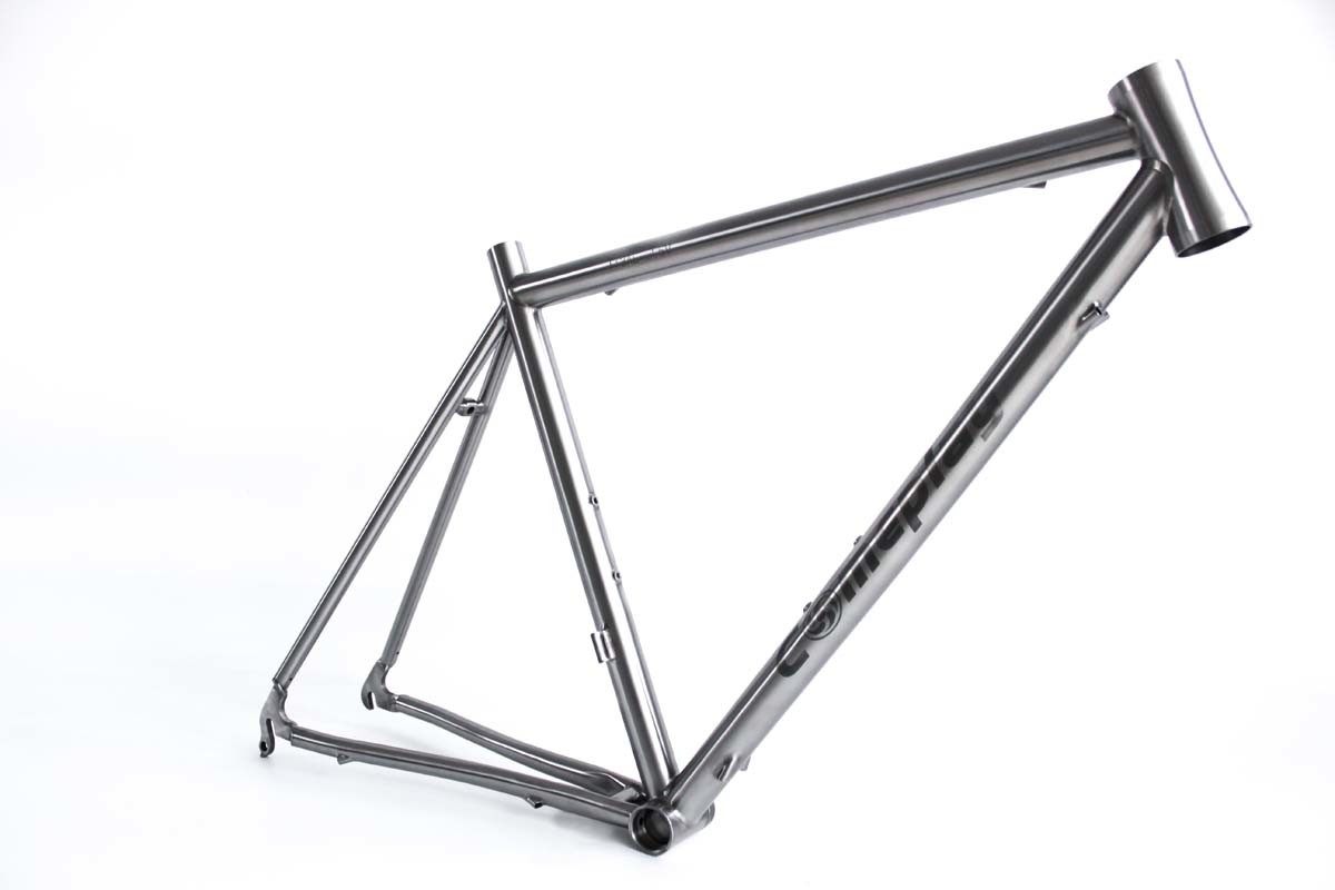 Antirust Titanium Road Bike Frame 130mm Inner Cable Routing Lightweight
