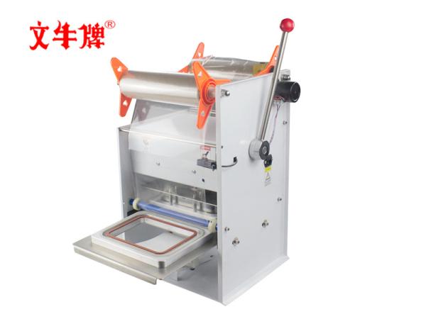 Plastic box sealing machine