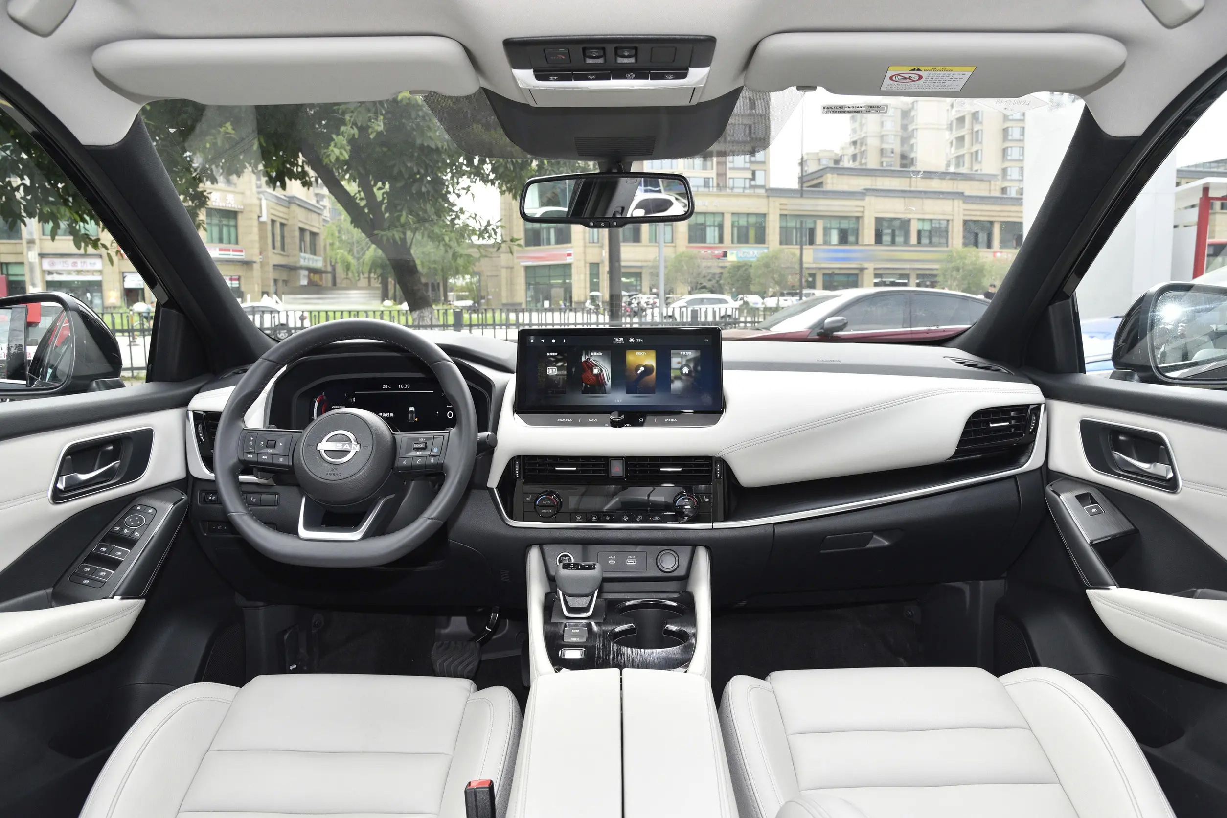 2023 Nissan Qashqai 5-seater 1.3T 2.0L CVT 2wd SUV Gasoline Car with Minimum Grand Clearance of 20°-25°