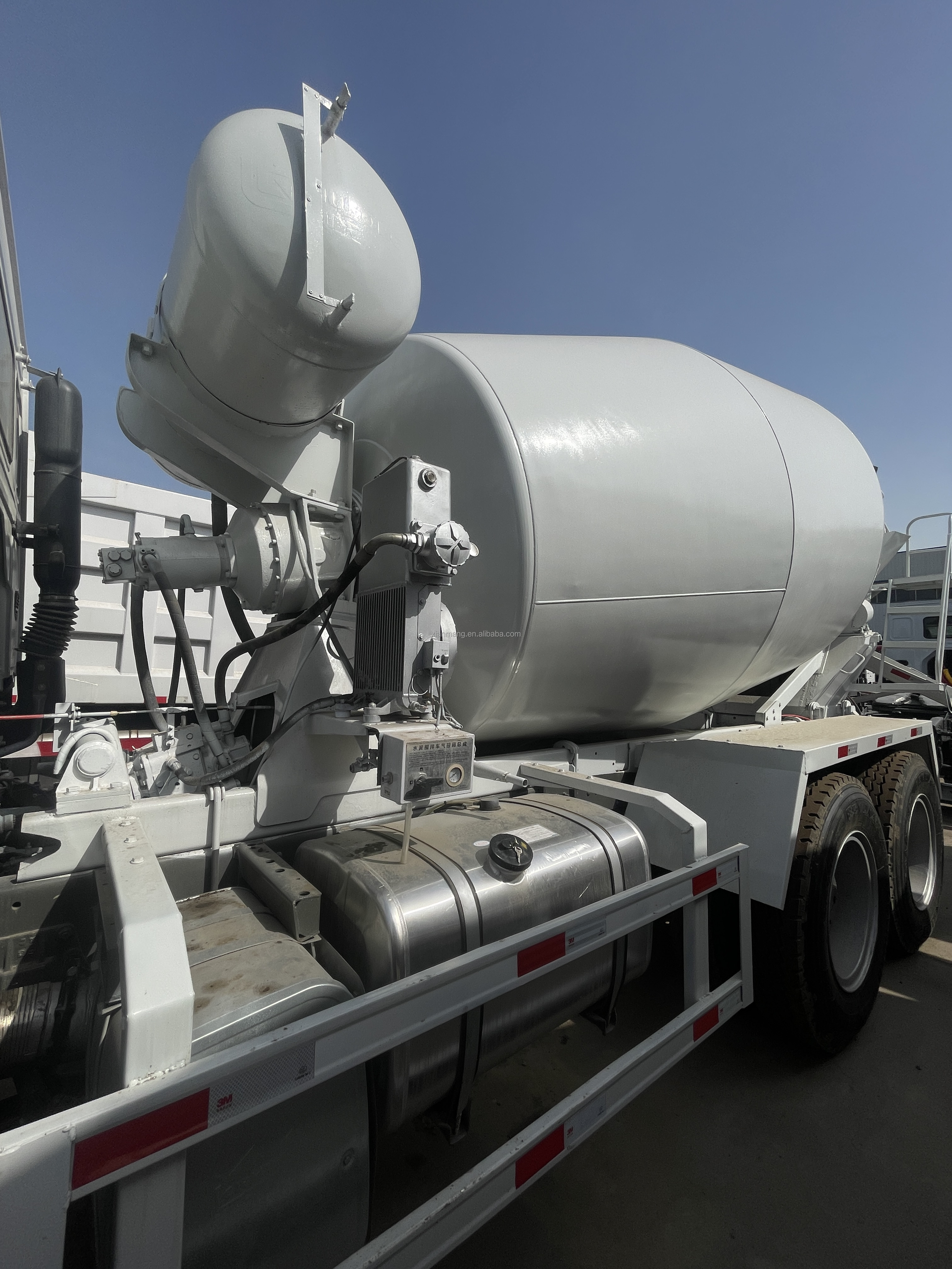 Sinotruk 12CBM 6X4 10 Wheels 380HP Mixer Truck , Howo Concrete Mixer Truck