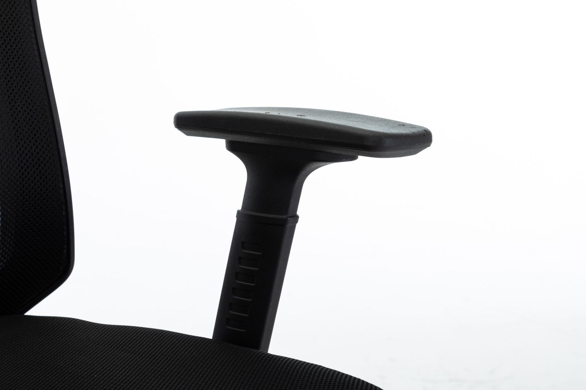 Effortlessly Work with this Adjustable Back Support and Headrest Mesh Swivel Office Chair