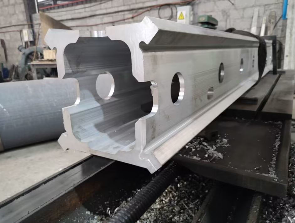 Machined ROC L6 Feed Beam Profile ROC L6 Drill Rigs Use Aluminum Extruded Profiles
