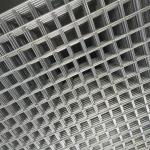 Square Hole Galvanized Welded Wire Mesh Panels Rolls Oxidation Resistive