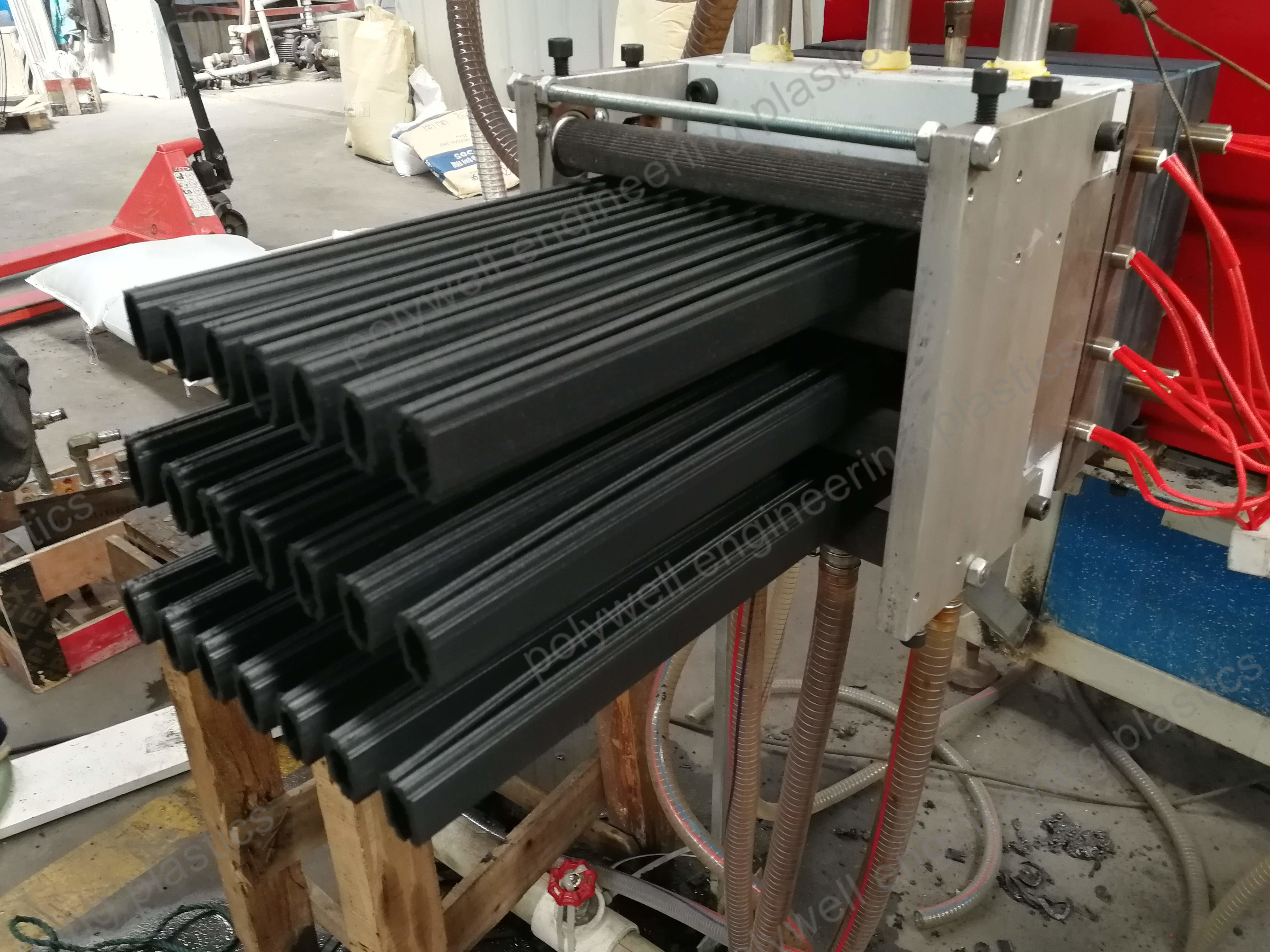 Extruding Polyamide 66 Material Thermal Barrier Tape With Customized Shape Used In Aluminum Window Profile
