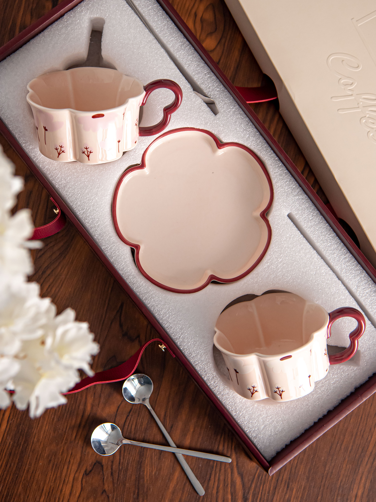 210ml Volume Fresh Style Exquisite Flower Shaped Cups And Saucers For End Coffee