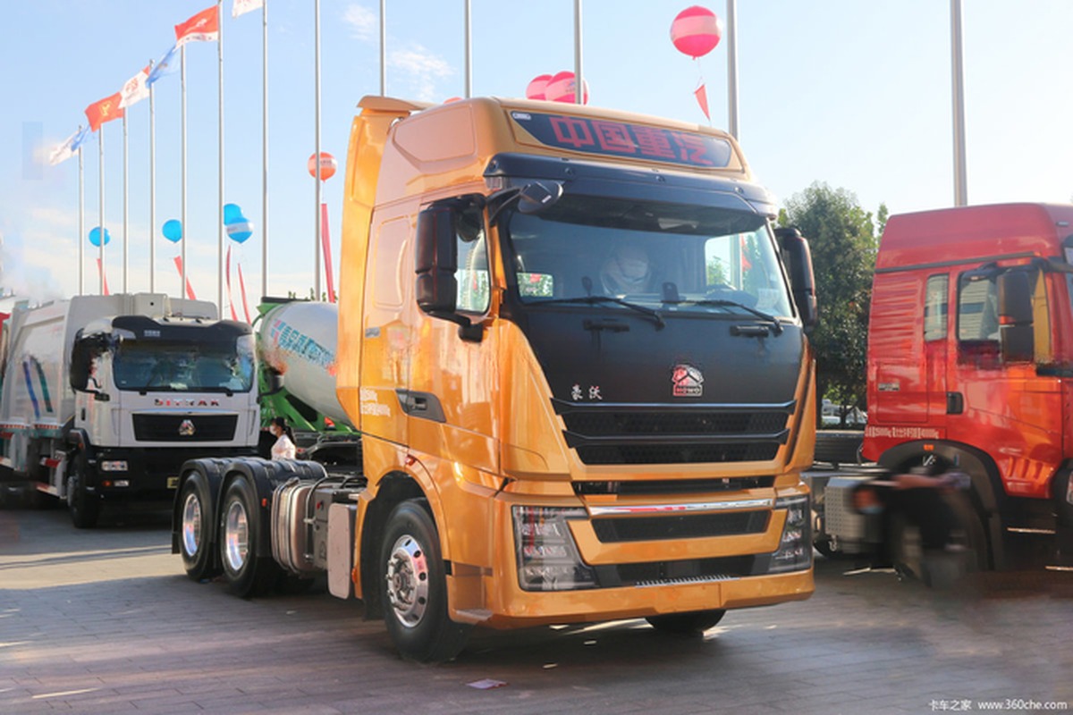 Used HOWO SINOTRUCK 6X4 Truck Head T7H 460 Tractor Truck with EURO 5 Emission