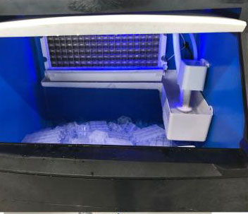 220V Stainless Steel Air-cooled Ice Maker Machine 120kg Commercial Cube Ice Machine for Your Barbecue Restaurant