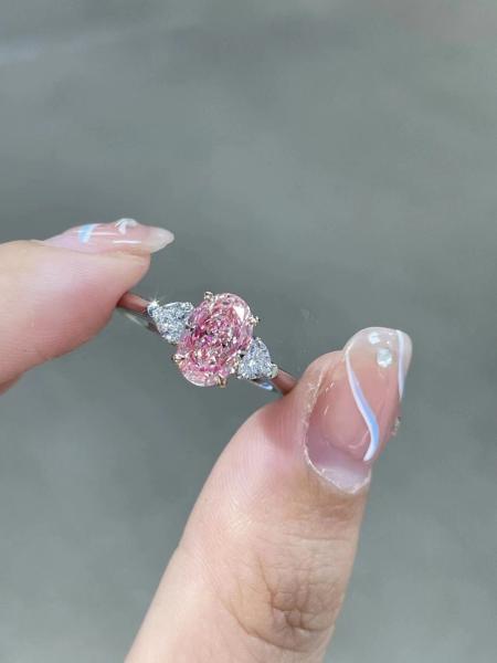 1.69ct Lab Grown Diamond Rings Synthetic CVD Pink Diamond Oval Shape Three Stone