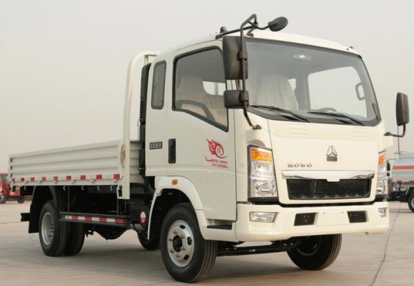 Used Small Trucks 4×2 Drive Mode Loading 4-6 Tons Right Hand Drive Sinotruck