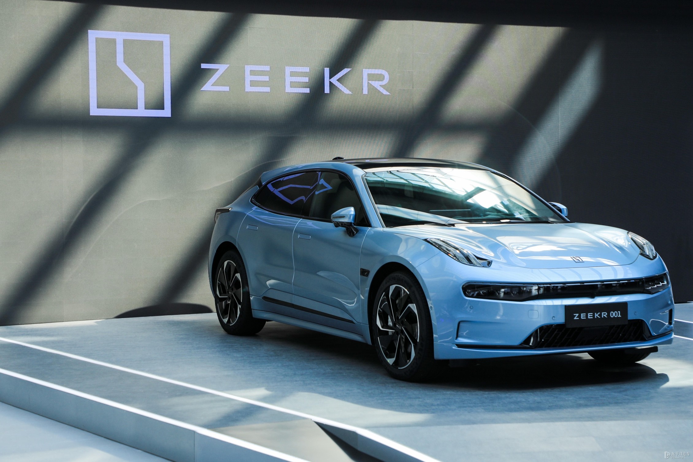 Electric Car Geely Zeekr 001 2023 2024 YOU ME WE EV Car 100kWh 670KM AWD 0km Used Cars Zeekr Auto Sports New Energy Vehicles