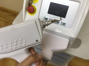 Quality Q Switched Nd Yag Laser Pigmentation Removal Machine , Mini Tattoo Removal Laser Machine wholesale