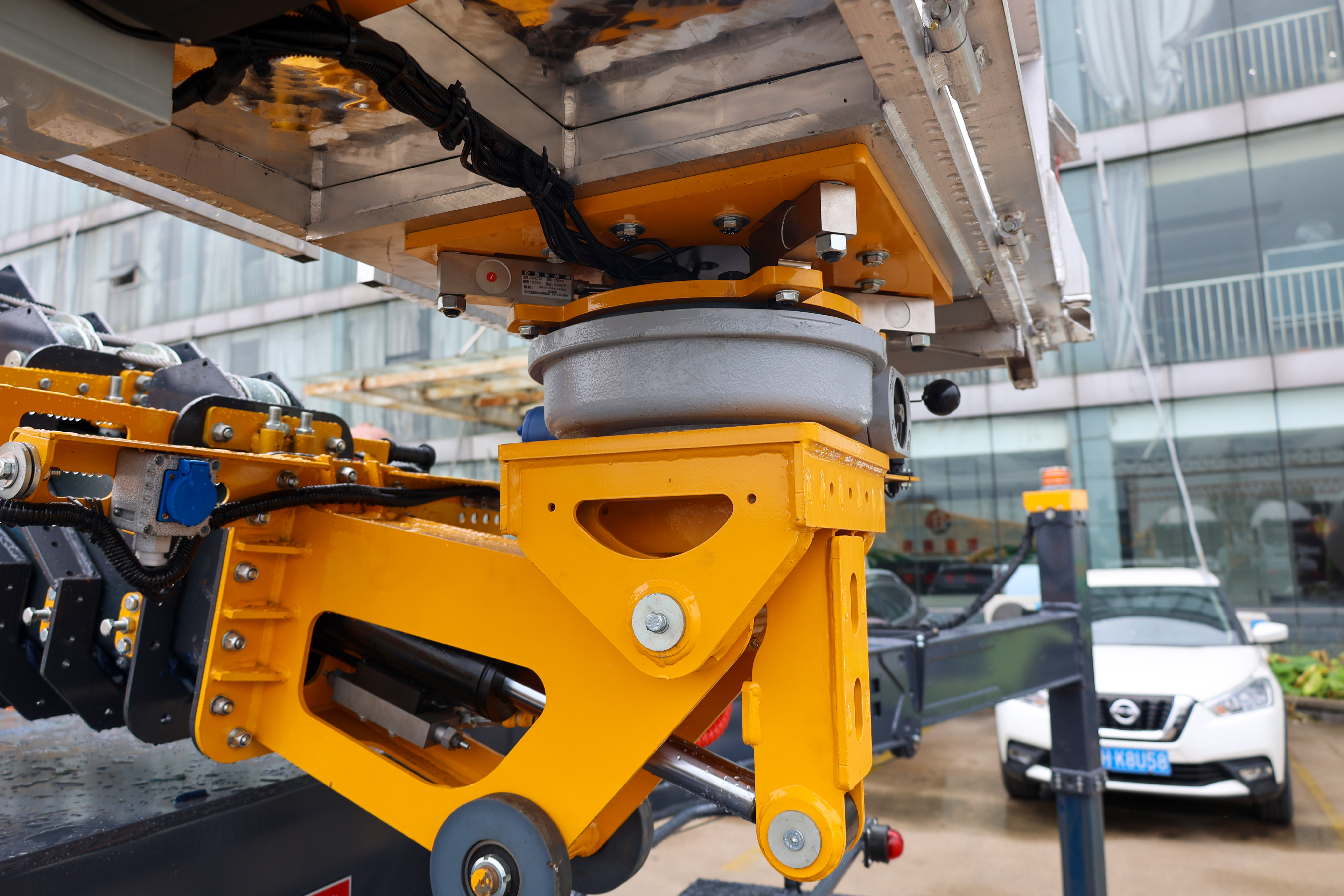 Cheap price Dongfeng 40 m aerial platform work vehicles Articulated Boom with Liftlifting bucket type on sale