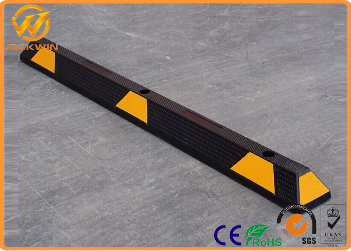 Heavy Duty Rubber Wheel Stopper , Reflective Car Parking Automatic Wheel Chocks