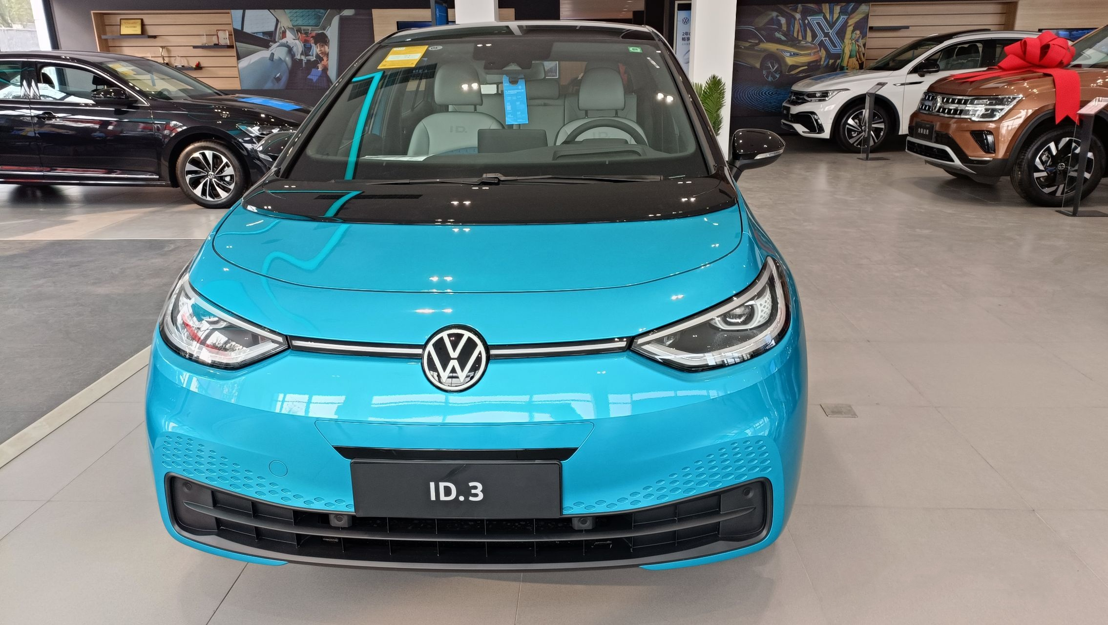 Electric Motor 2024 VW ID3 Pure Electric Car with 170 Horsepower and 5-Door 5-Seat Hatchback Body Structure Direct