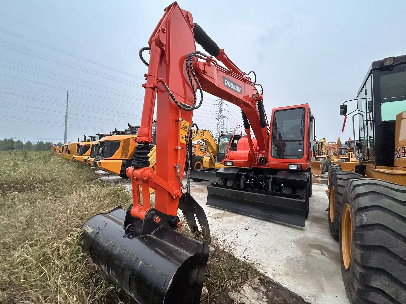 Hyundai Cummins Wheeled Excavator Super High Cost Performance