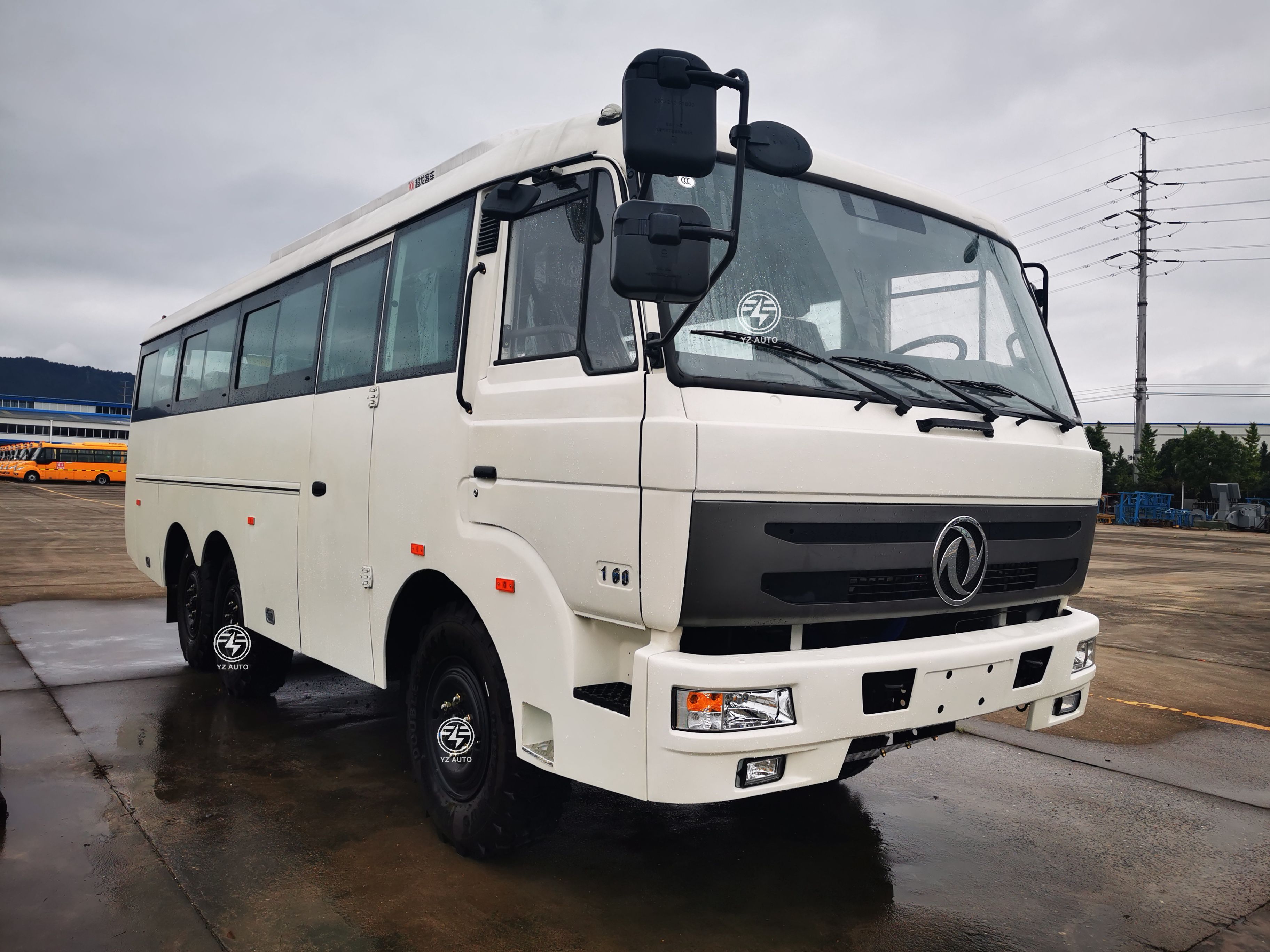 Dongfeng Mid-size 30-seat Luxury Coach Bus for Long Distance Travel Diesel Tyre 11R18