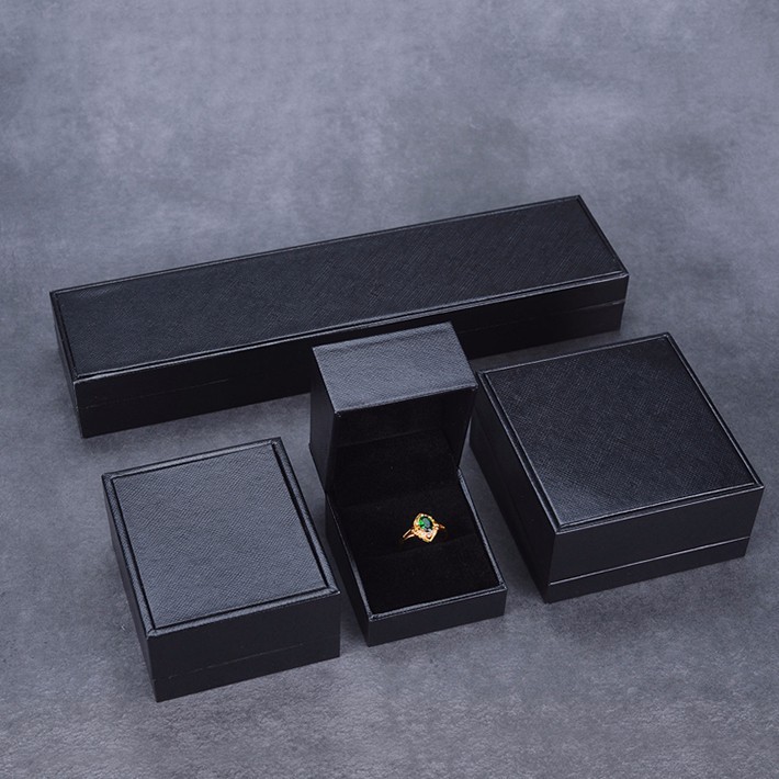Custom Pu Leather Black Recycled Paperboard Jewelry Box with Foam Insert