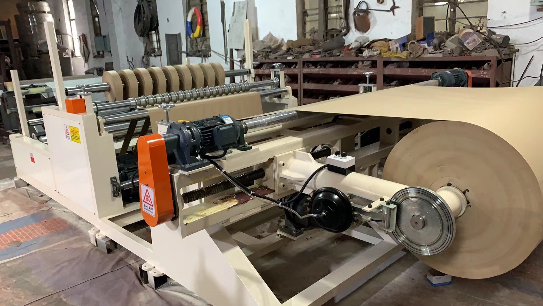 Roll Kraft Paper Slitting Machine Custom Size 100-140m/Min jumbo roll slitter rewinder