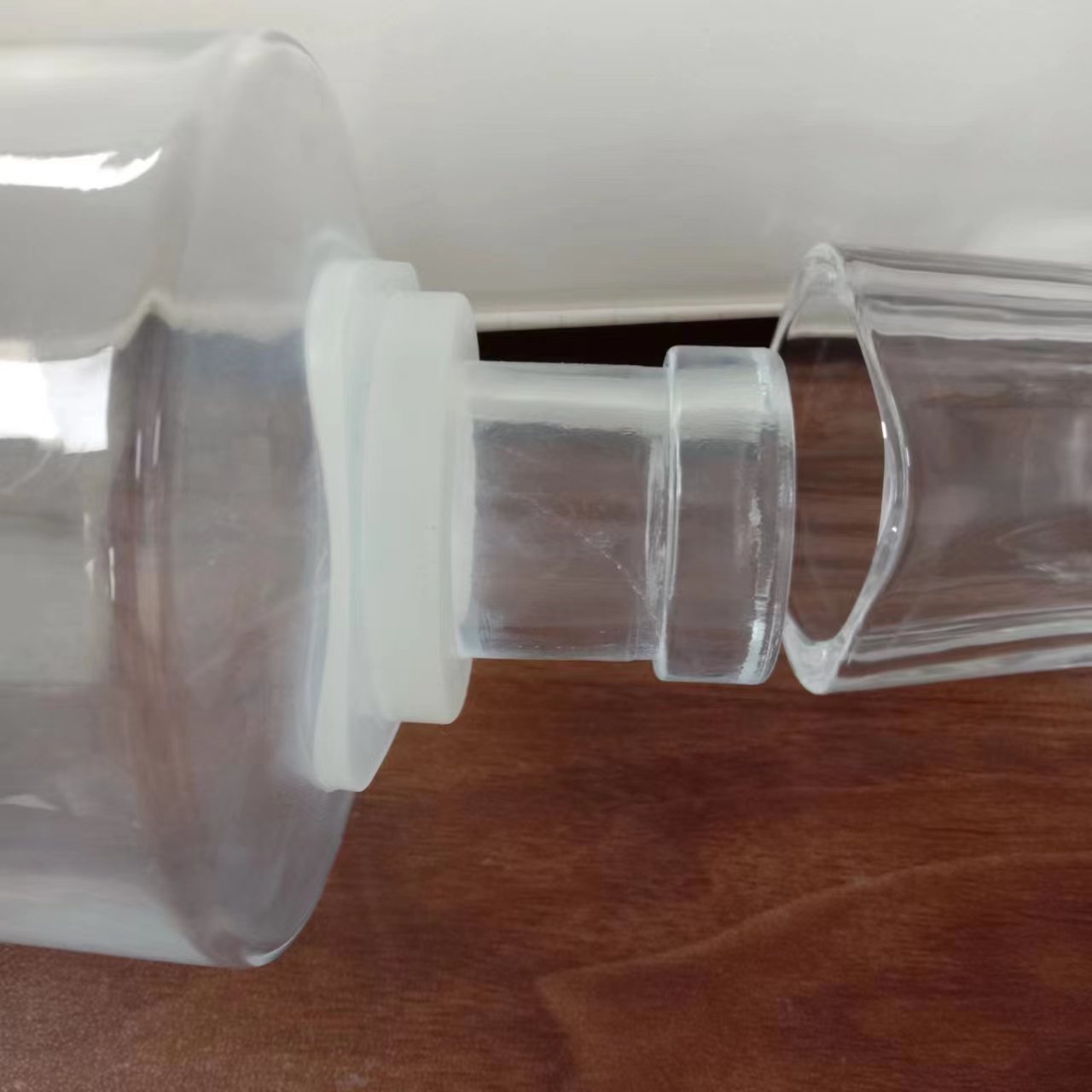 500ml Clear Thick Bottomed Glass Bottle for Wine Customized Creativity Mountain Design