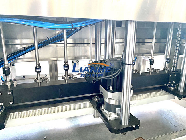 Automatic 4 Nozzles Viscous Lotion Liquid Filling Machine For Soap Detergent Shampoo