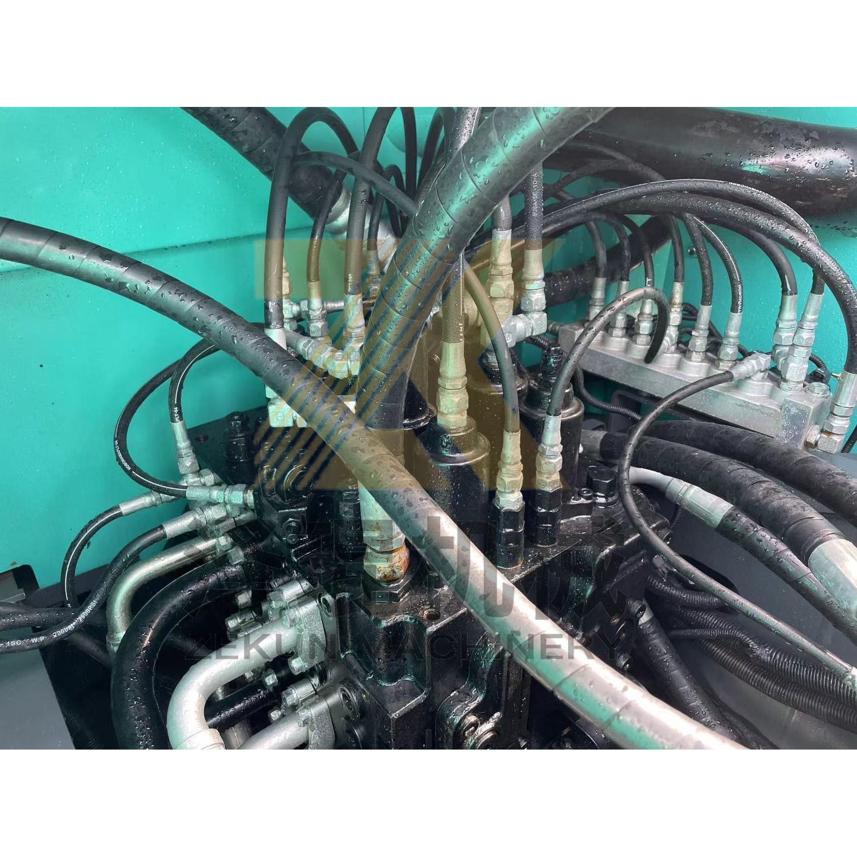 Good Used Kobelco SK200-8 Excavator 114KW with Hydraulic Pump