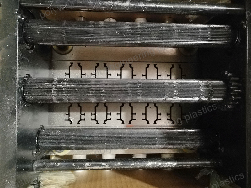 Plastic Moulded Components Injection Molding Tool Used To Produce Thermal Insulation Strip