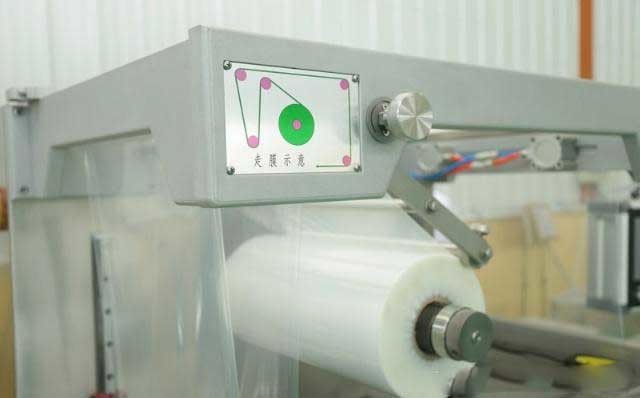 SN-420D Auto Packing Machine 14.5KW Four Side Sealing Machine PLC Controlled