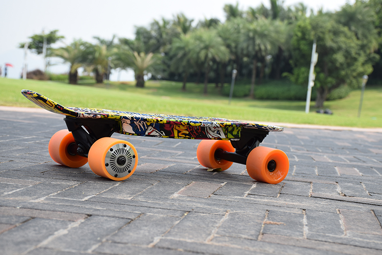 Fashion Mini Fish 4 Wheel Electric Skateboard PU Material 2200mAH