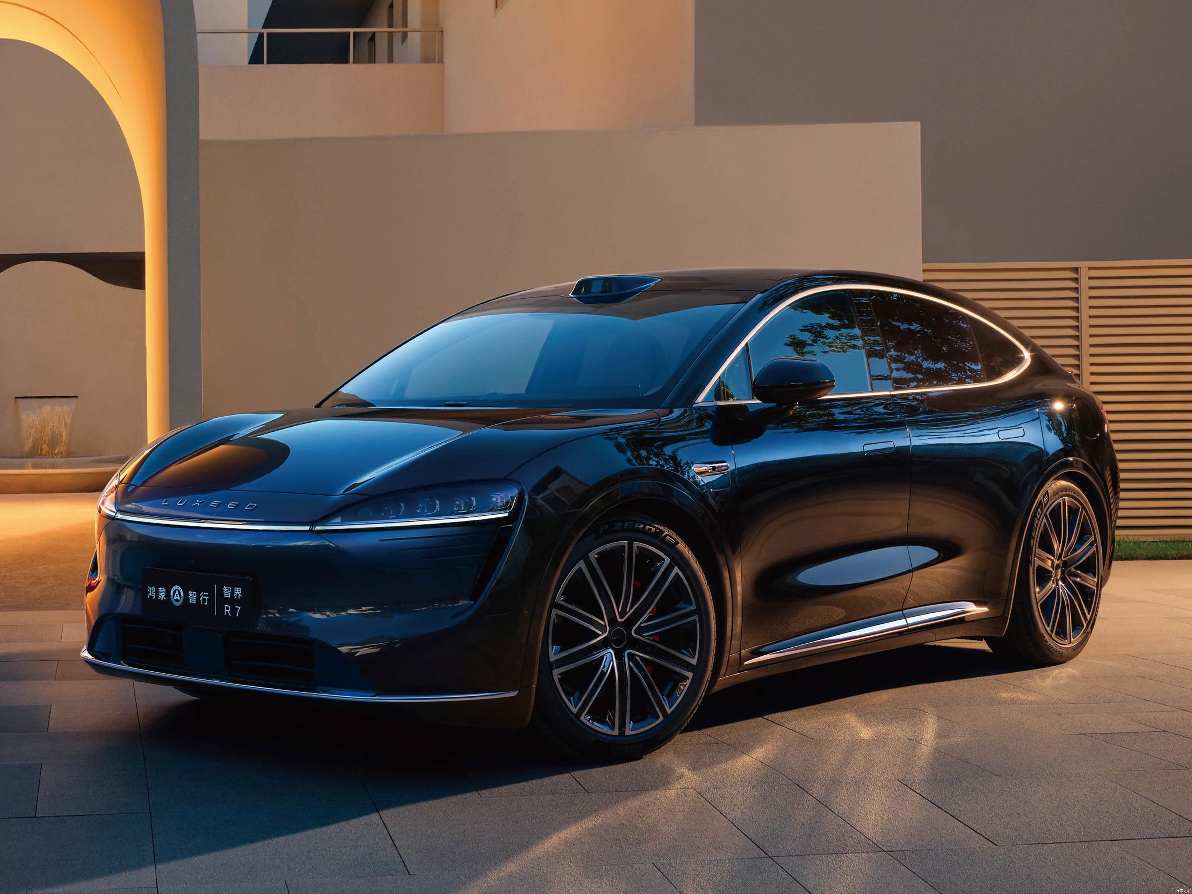 Huawei Luxeed R7 . China's most advanced smart car, with a pure electric range of up to 802KM! China's high-end electric car