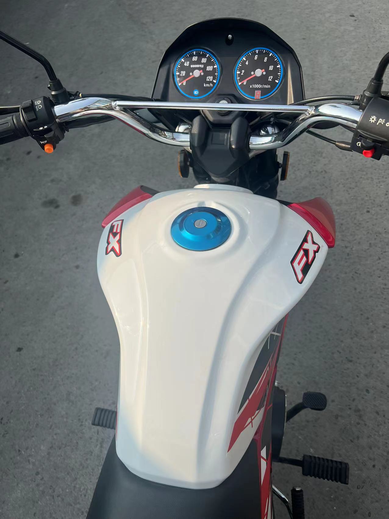 Customized OEM Street Legal Motorcycle 150cc Street Bike 12V 2.5A