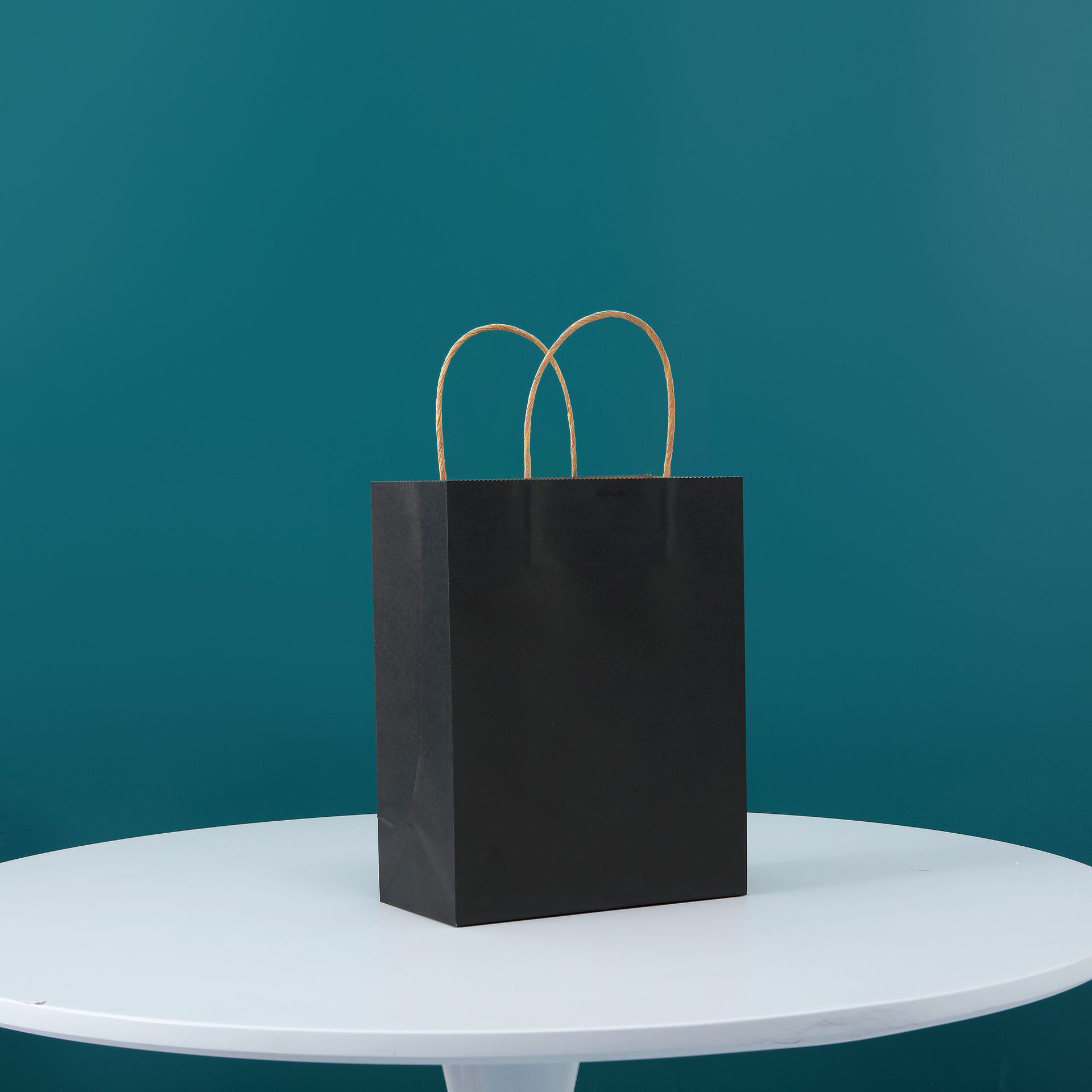 Twisted Handle Custom Printed Kraft Paper Bags 15*21*8cm 21*27*11cm 26*32*12cm