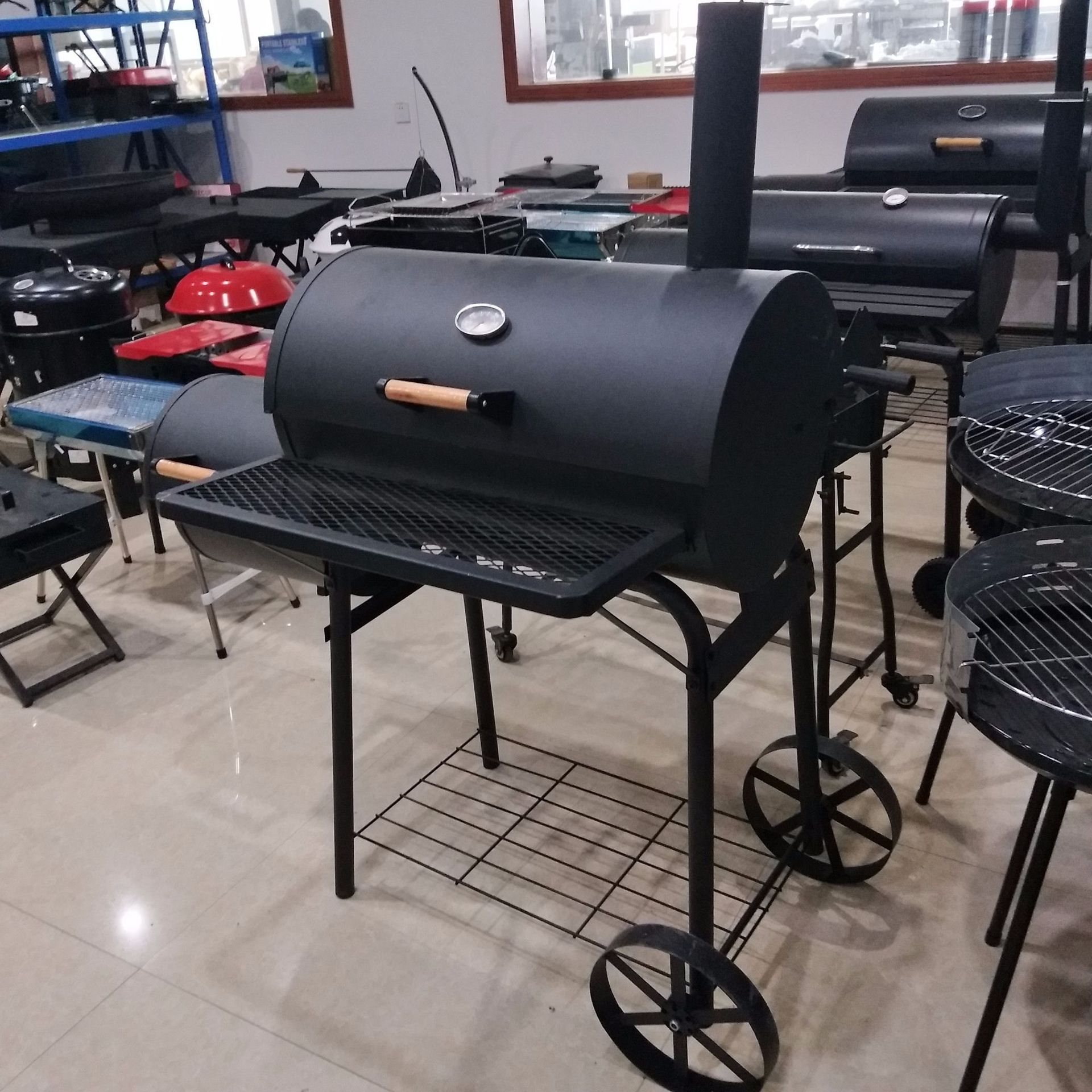 Double Barrel Charcoal Grill with Dia. 4mm Chromed Cooking Grid and Steel Construction