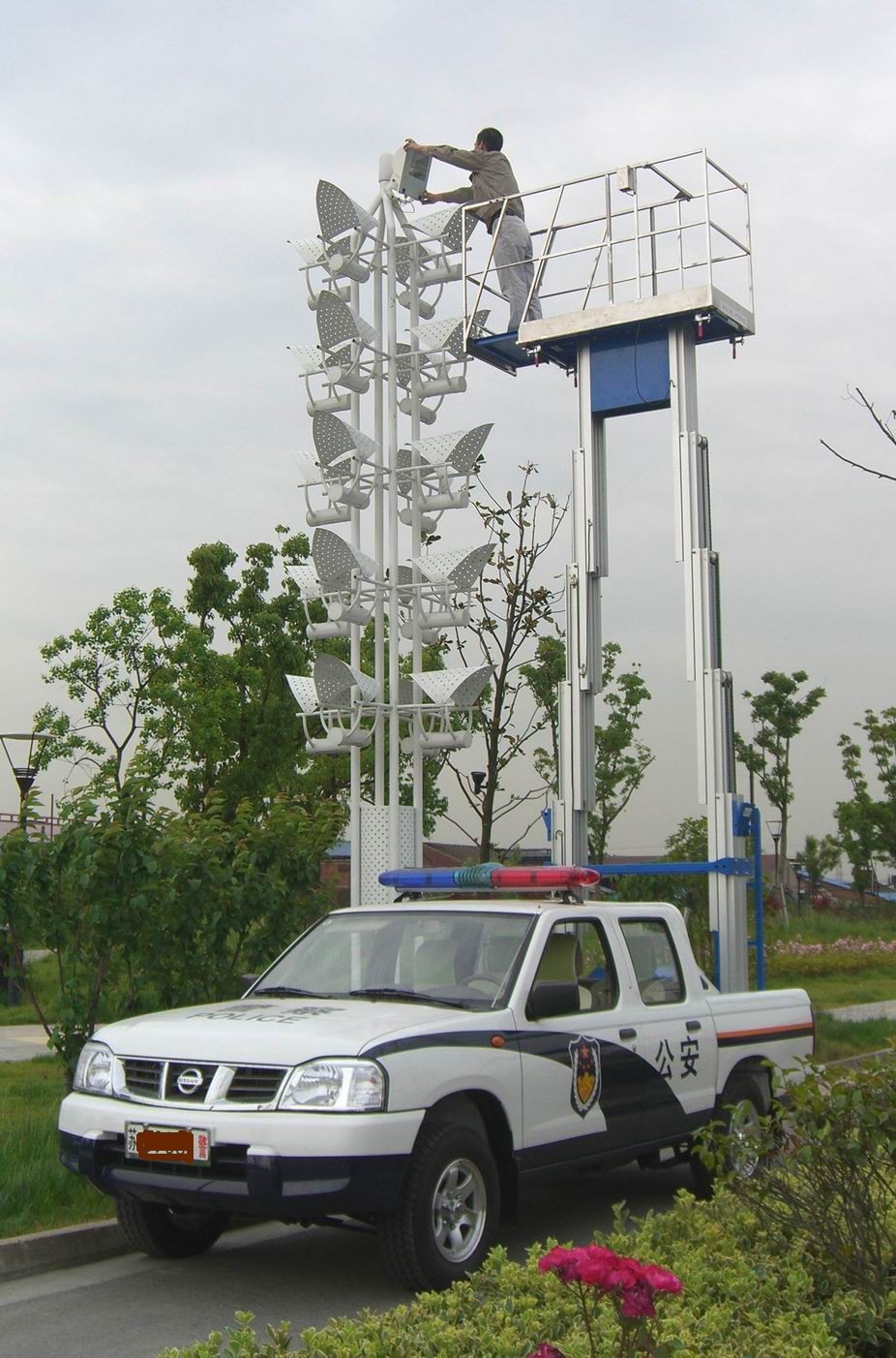 Double Mast Mobile Construction Aerial Work Platform 10 Meters 200Kg Truck-Mounted Type