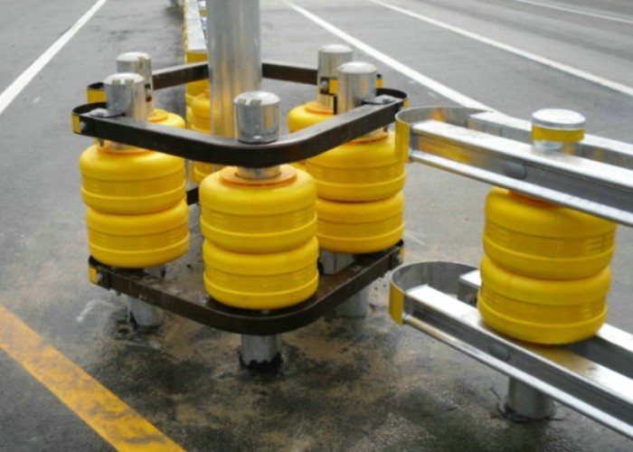 Shock Resistance Roller Barrel Barriers For Highway Tunnel Corner