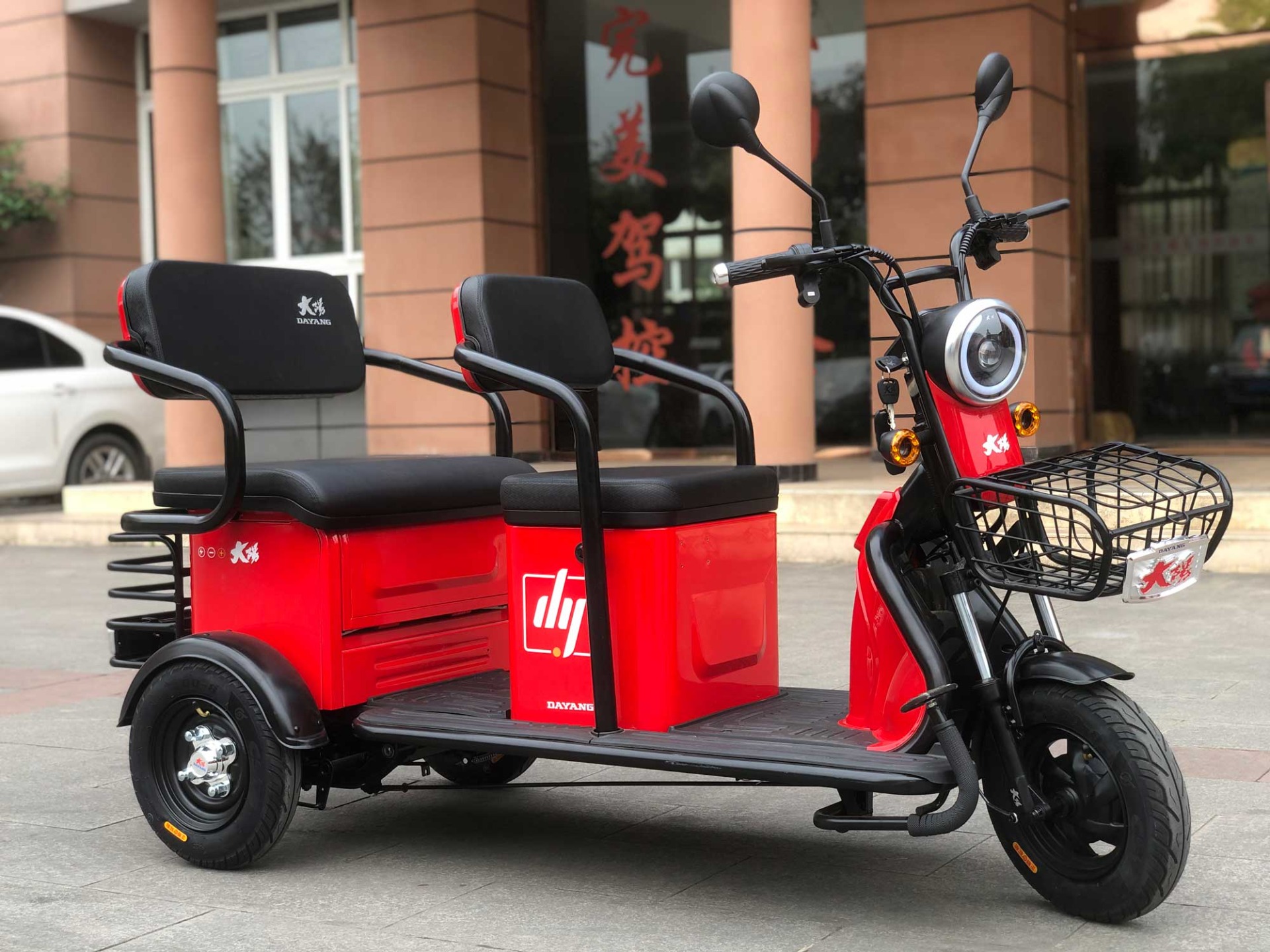 350W Electric Tricycle For Adult Passenger And Cargo Carrier 100KG Loading Capacity