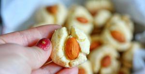 Quality Snacks Almond Cookies With Carton Packing Nut Cookies ISO9001 wholesale