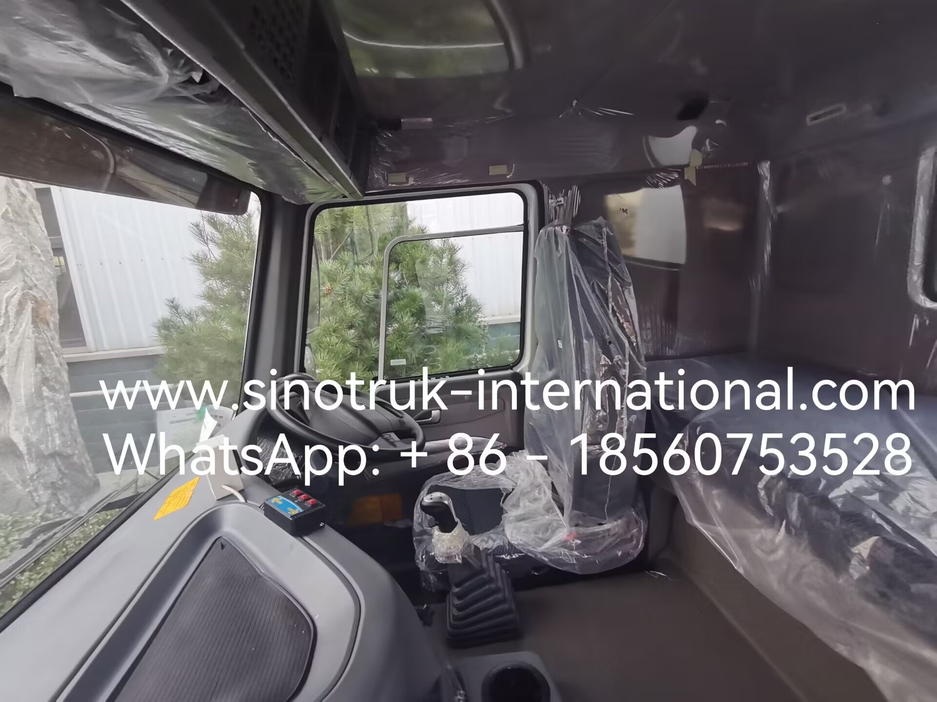 Sinotruk HOWO White RHD 6x4 Water Tank Truck ZZ1257V4347B1 With High Pressure Flush Function