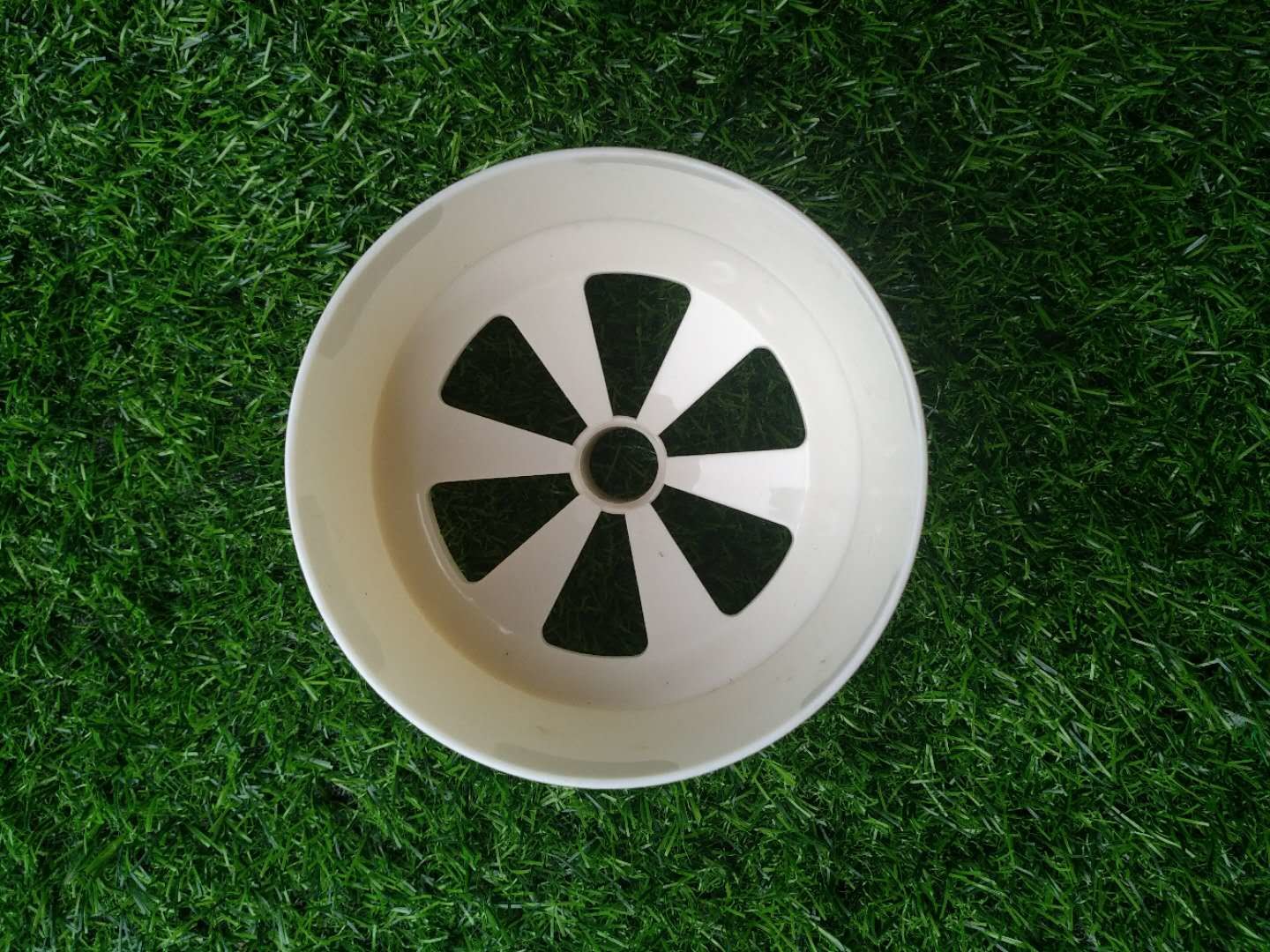 mini flag stick , golf cup , golf cups , plastic golf cup , mini flagstick , putting cup