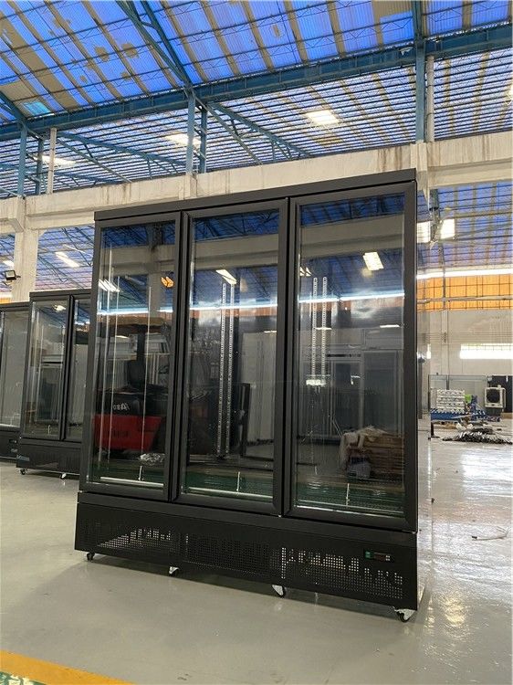 R290 Upright Glass Door Soft Drink Display Cooler For Supermarket