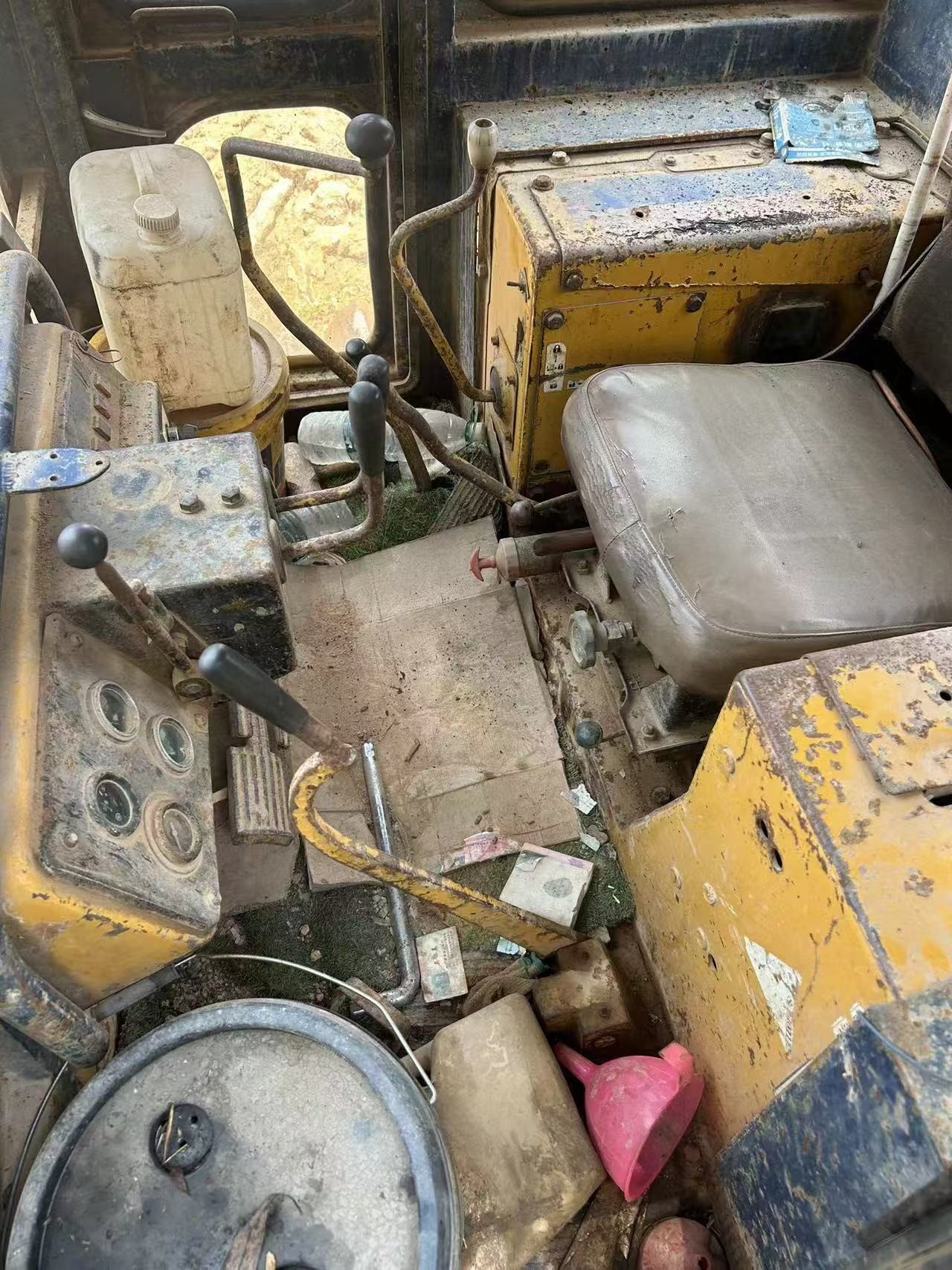 Komatsu D60P Bulldozer Has Excellent Durability , Flexibility , And High-quality