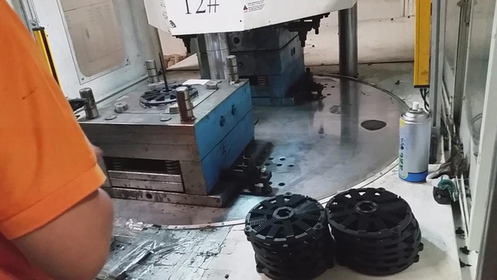 Toothbrush Handle Making Plastic Injection Molding Machine JTT-550 2V3R