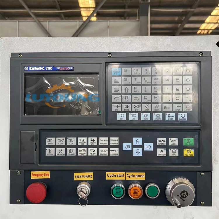 Metal Processing CNC Lathe Machine Ck0660 Gang Type Tool Holder Hydraulic Chuck Collect