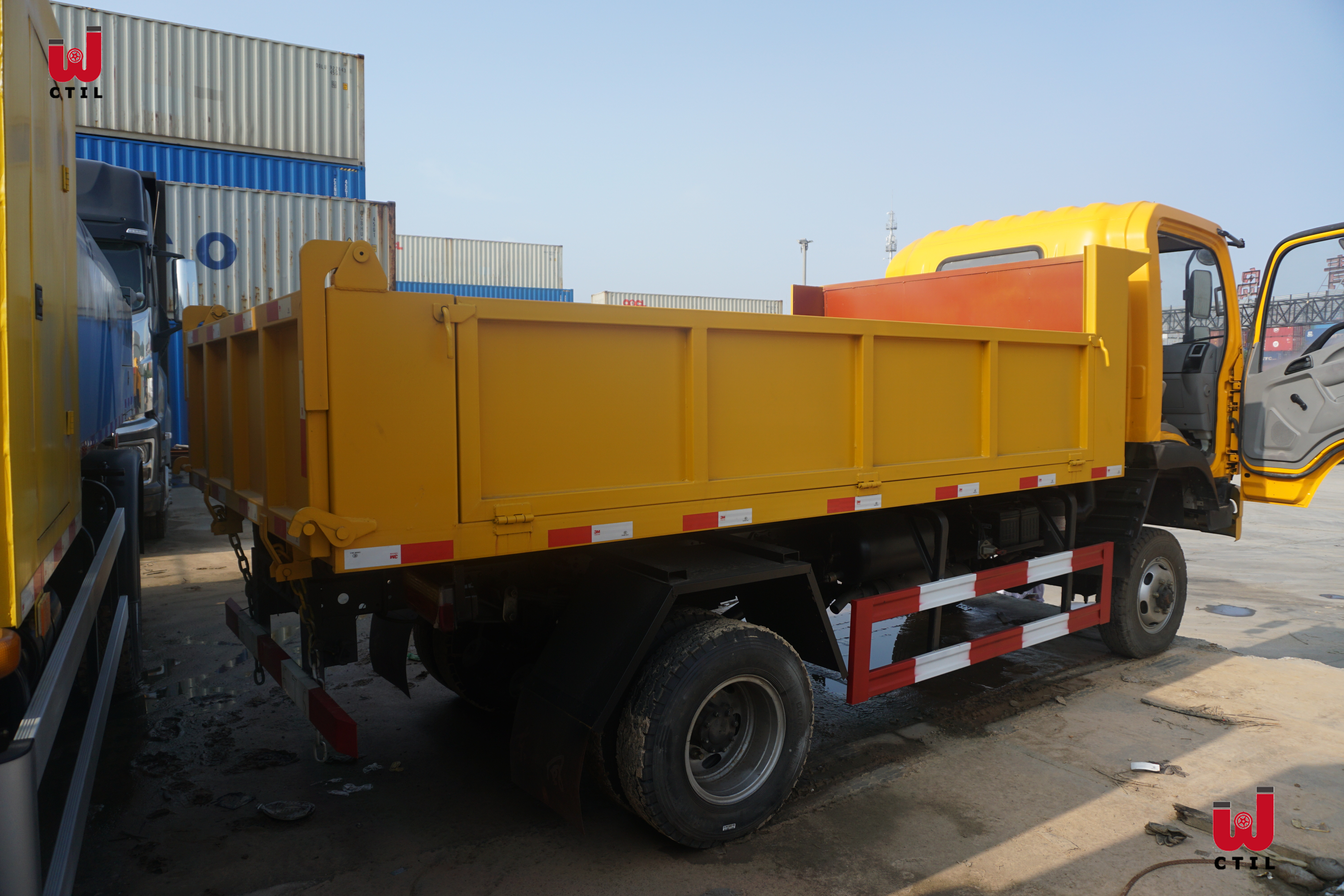 4x4 dump truck