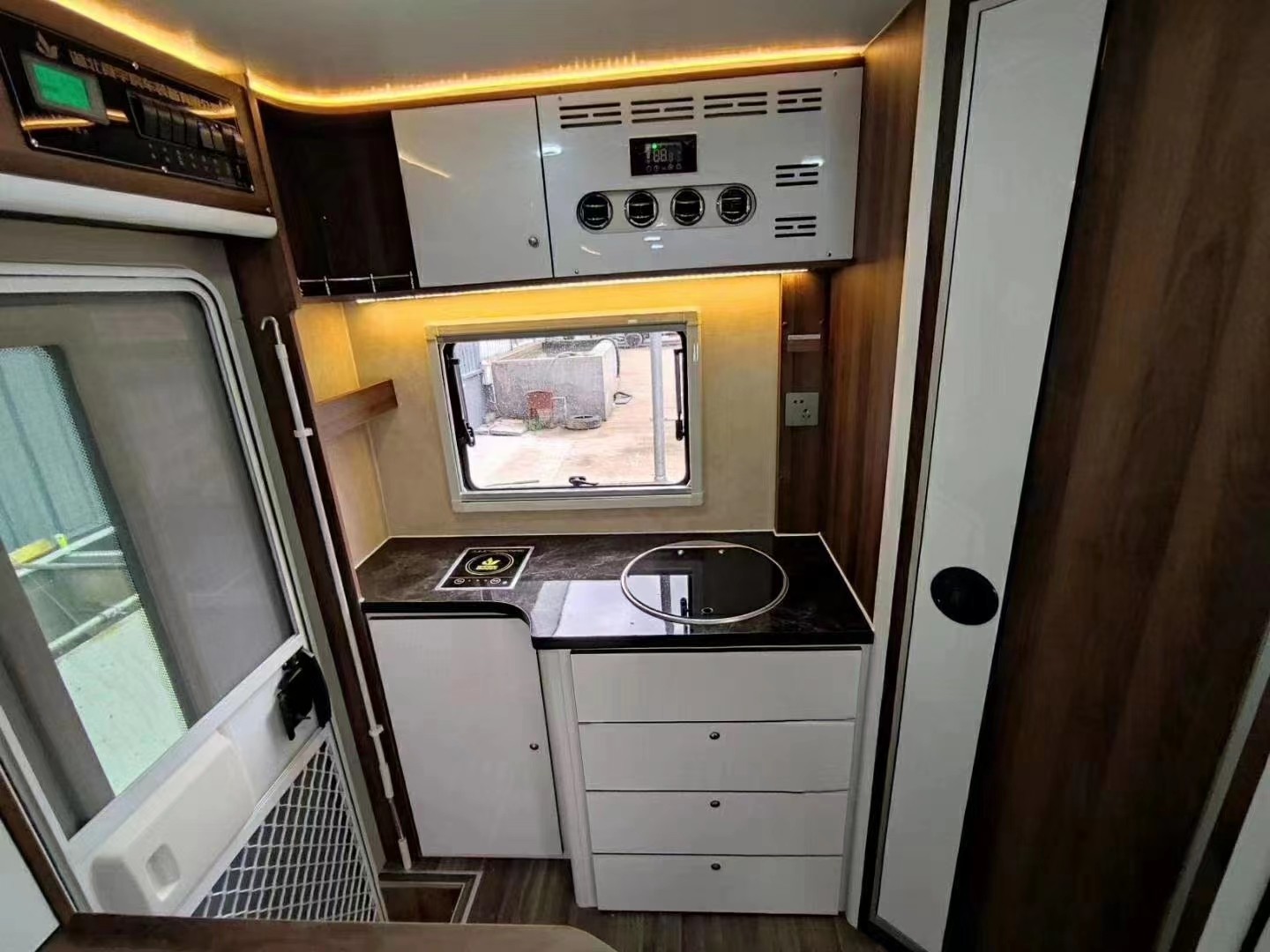 IVECO Motorhomes Caravan with Aluminium Frame and Durable Motor Home